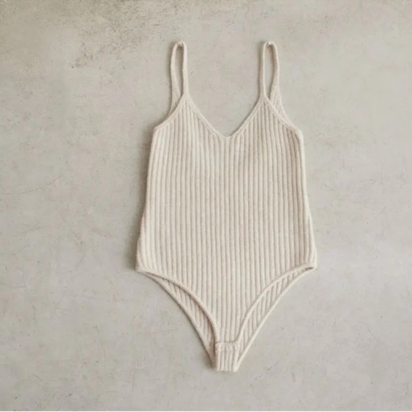 Leap Concept Cashmere Bodysuit in Oatmeal 🥖 - Picture 2 of 4